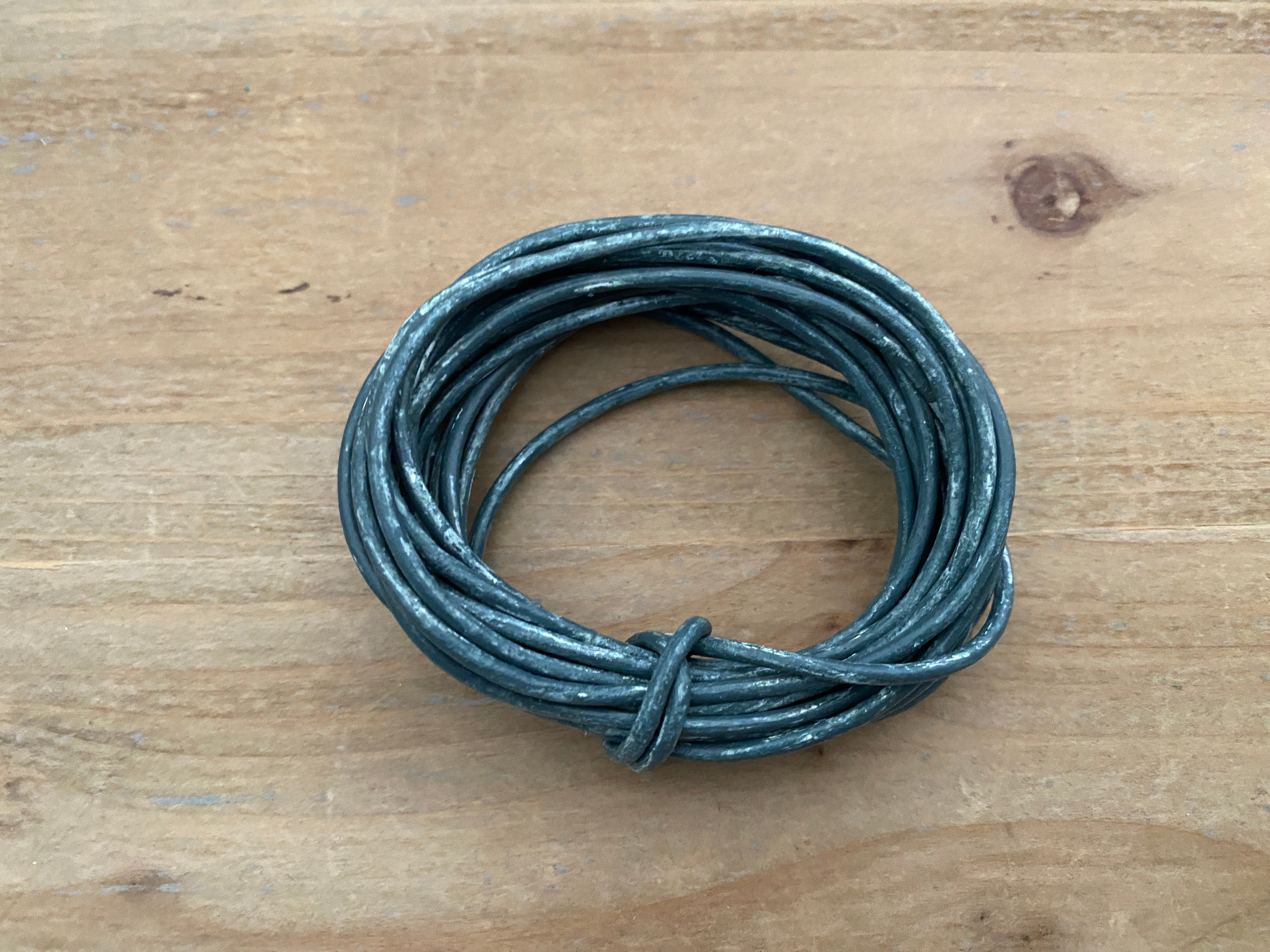 Lederkordel rund 2 mm, Farbe 231 vintage grey blue metallic