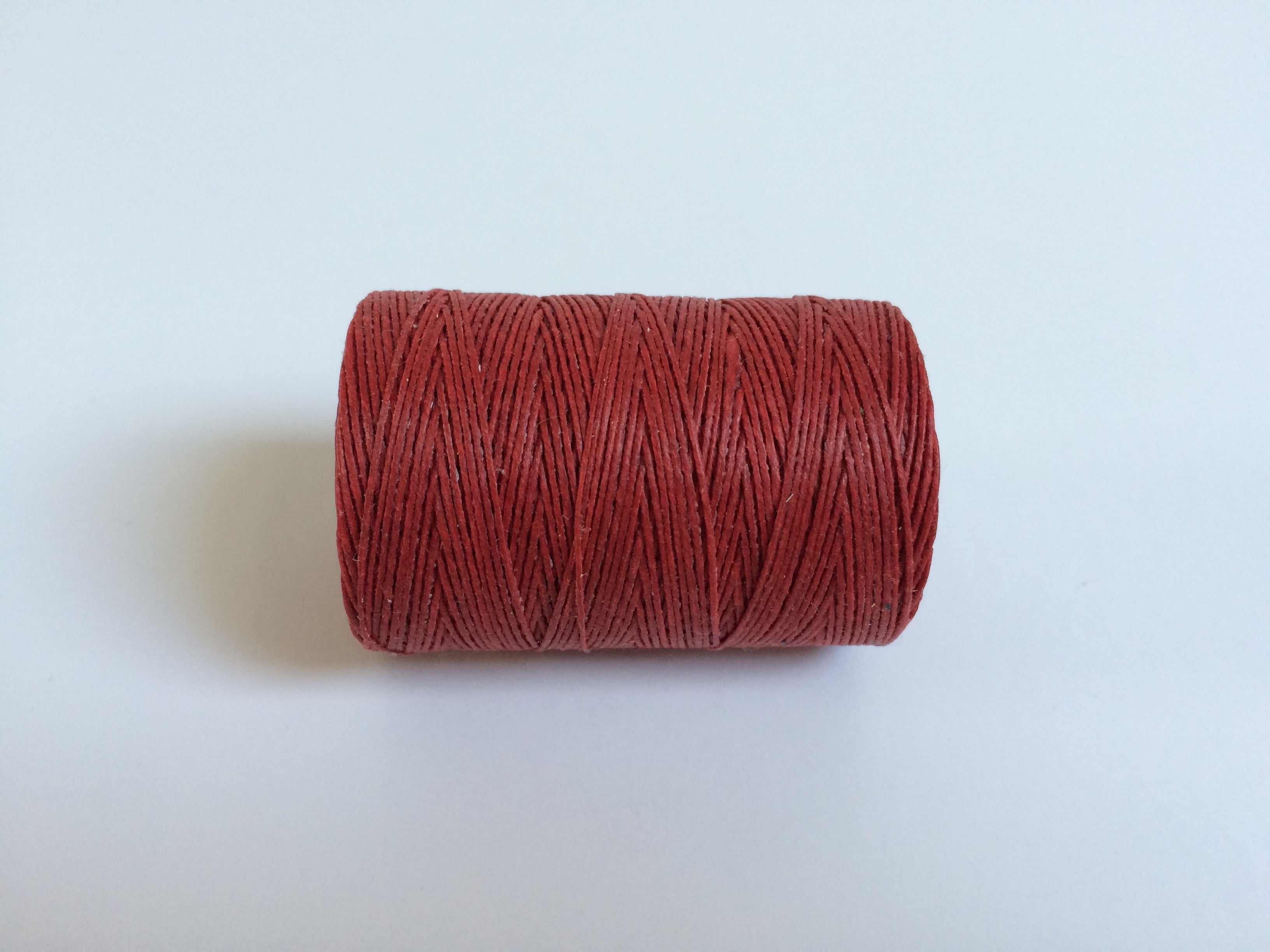 gewachstes Leinengarn / Irish Waxed Linen Farbe 14 country red 0.7 mm