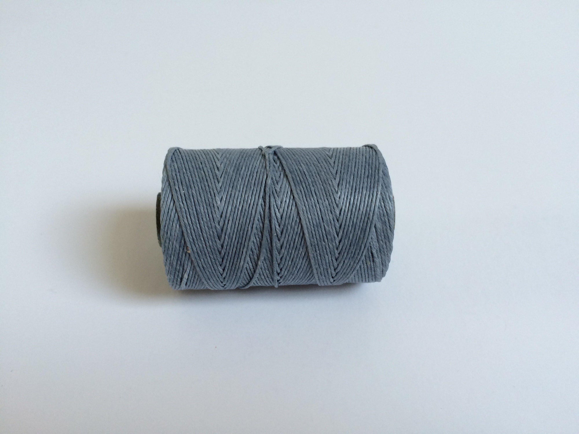 gewachstes Leinengarn / Irish Waxed Linen Farbe 23 denim 0.7 mm