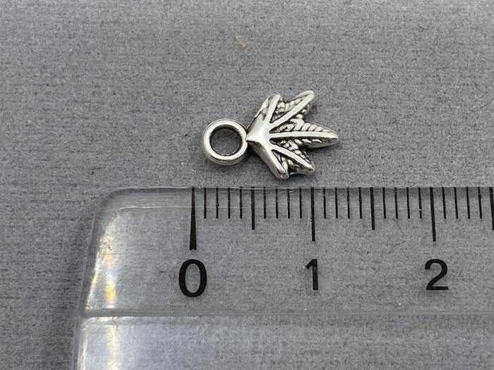 Anhänger Metall "Ahornblatt" 12 mm, Farbe altsilber - bead&more