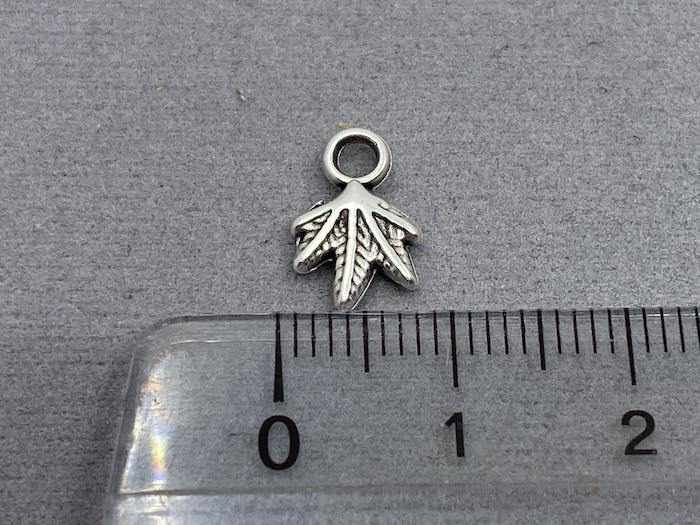 Anhänger Metall "Ahornblatt" 12 mm, Farbe altsilber - bead&more