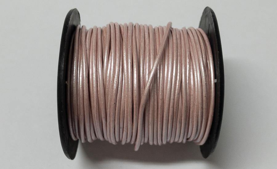 Lederkordel rund 1,5 mm, Farbe 16 metallic rose - bead&more