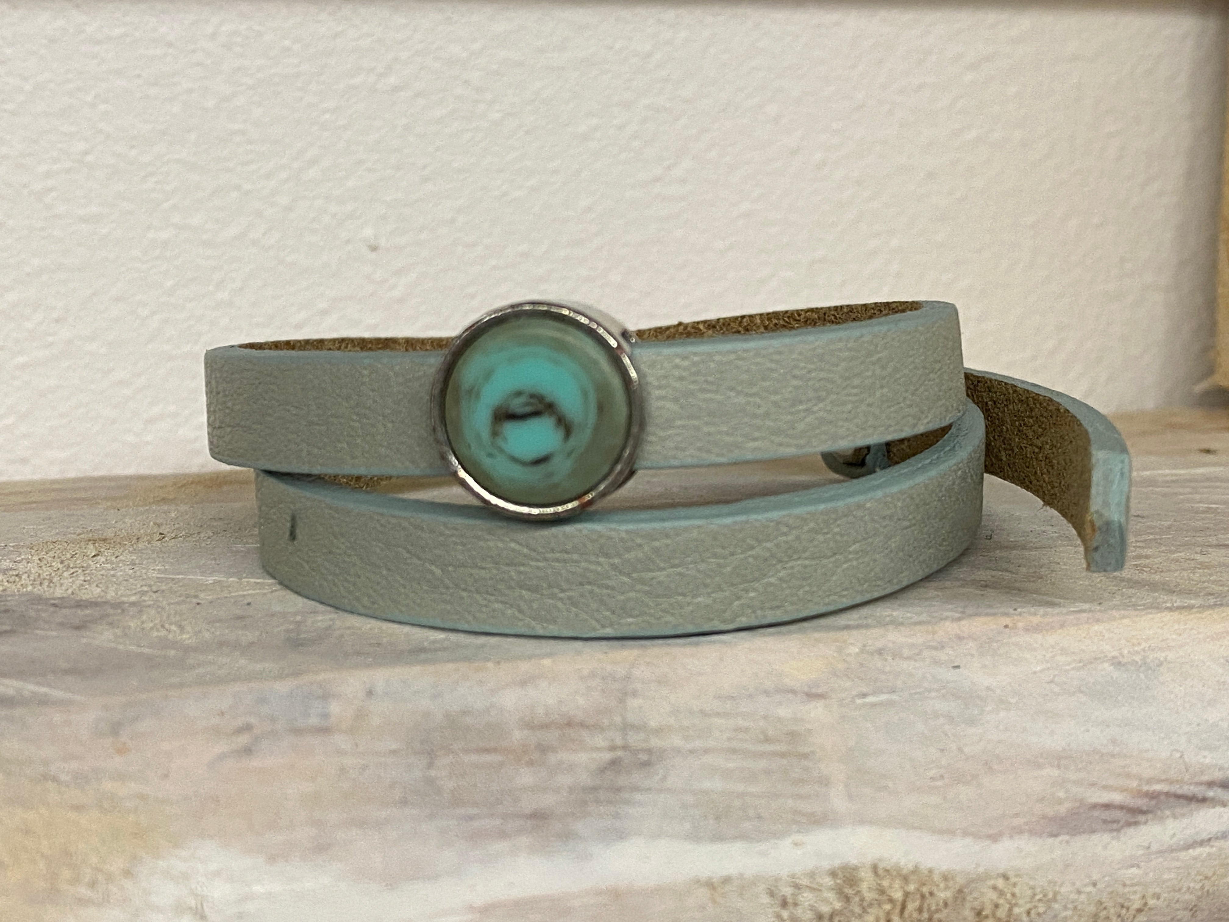 Bracelet en cuir double avec fermoir réglable