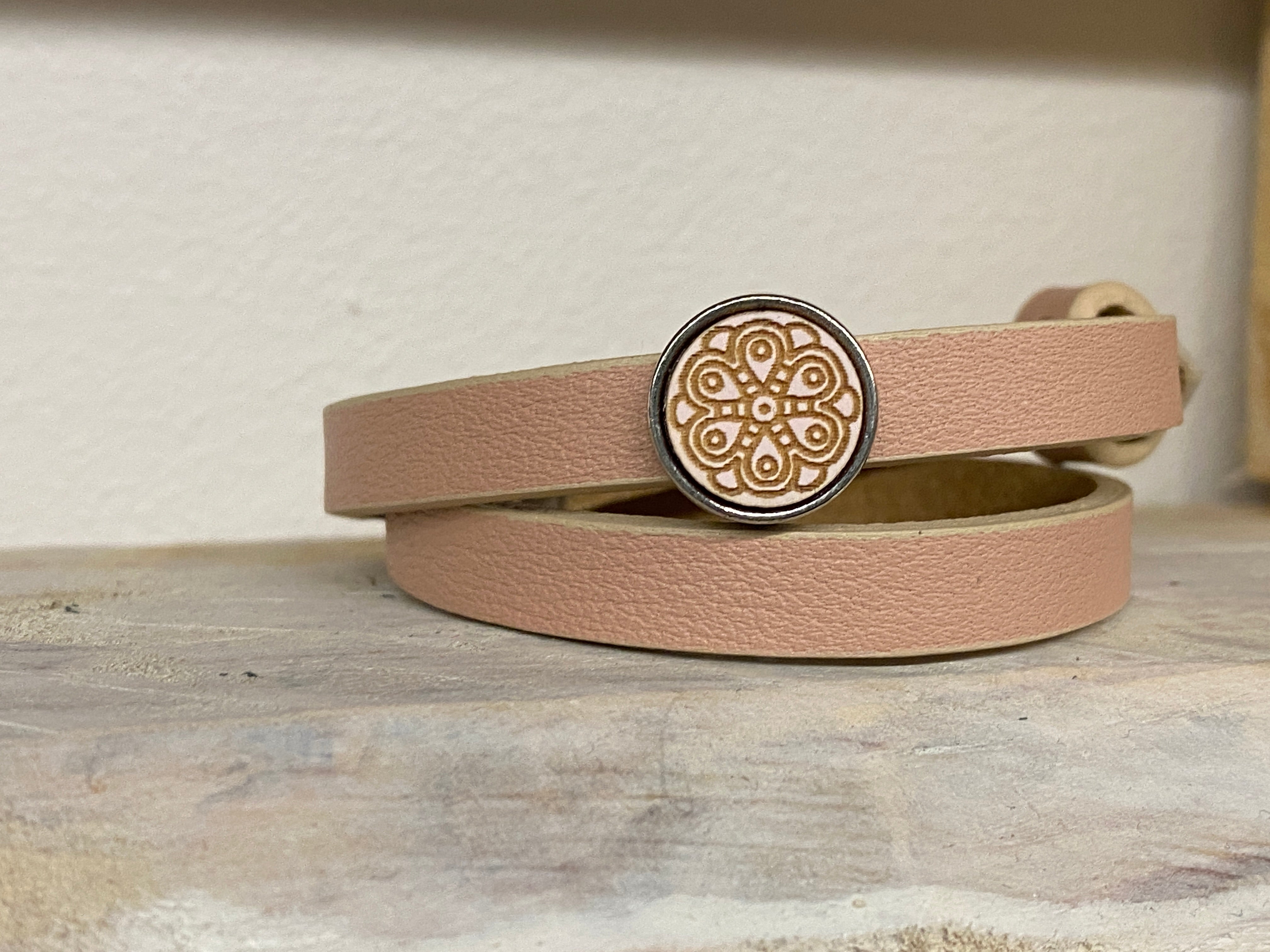 Bracelet en cuir double avec fermoir réglable