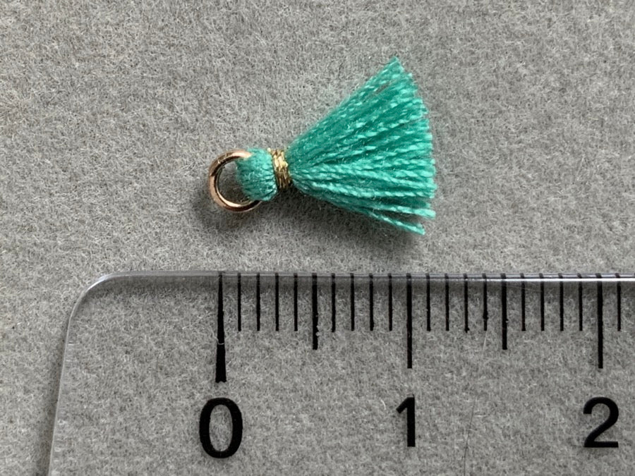 Ciondolo mini nappina 1 cm, colore oro, verde turchese