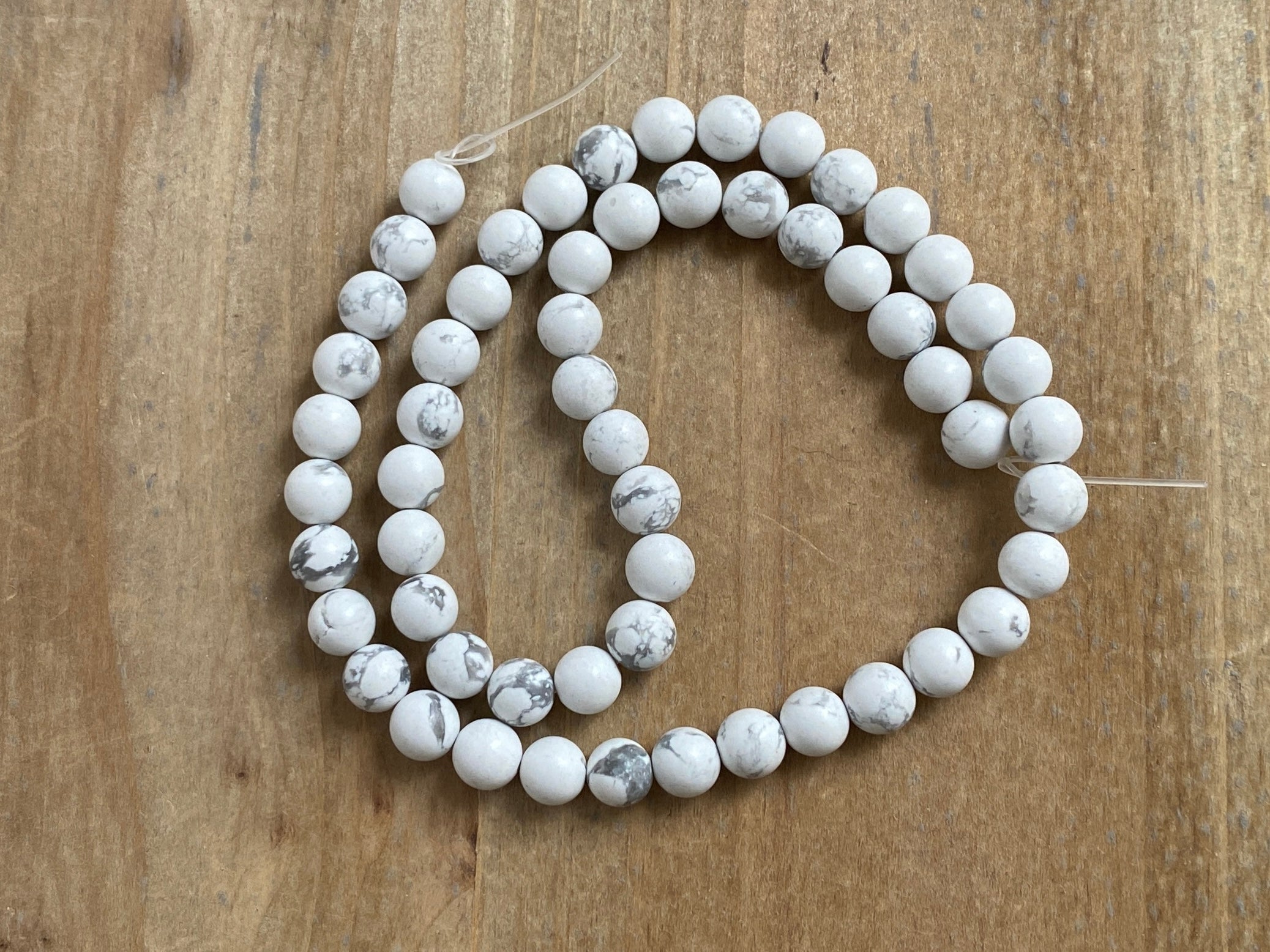 Perles en pierre naturelle calcite 6 mm - couleur marbre blanc gris
