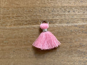Pendentif pompon 1,5 cm, couleur argent, rose