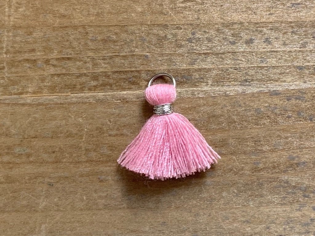 Ciondolo nappa 1,5 cm, colore argento, rosa