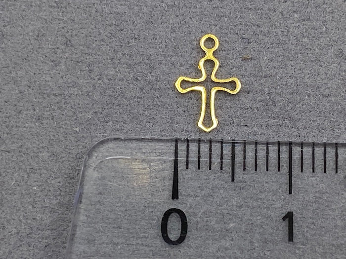 Ciondolo in metallo "croce" 9 mm, colore oro