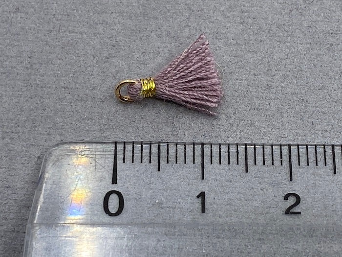 Ciondolo mini nappina 1 cm, colore oro, malva