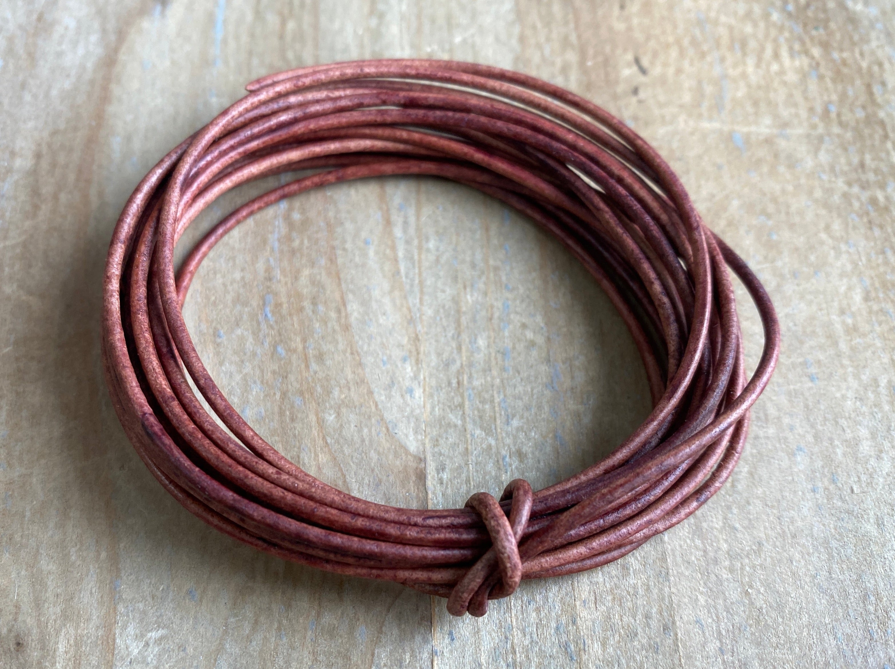 Cordon en cuir rond 1,5 mm, couleur 10 marron selle naturel