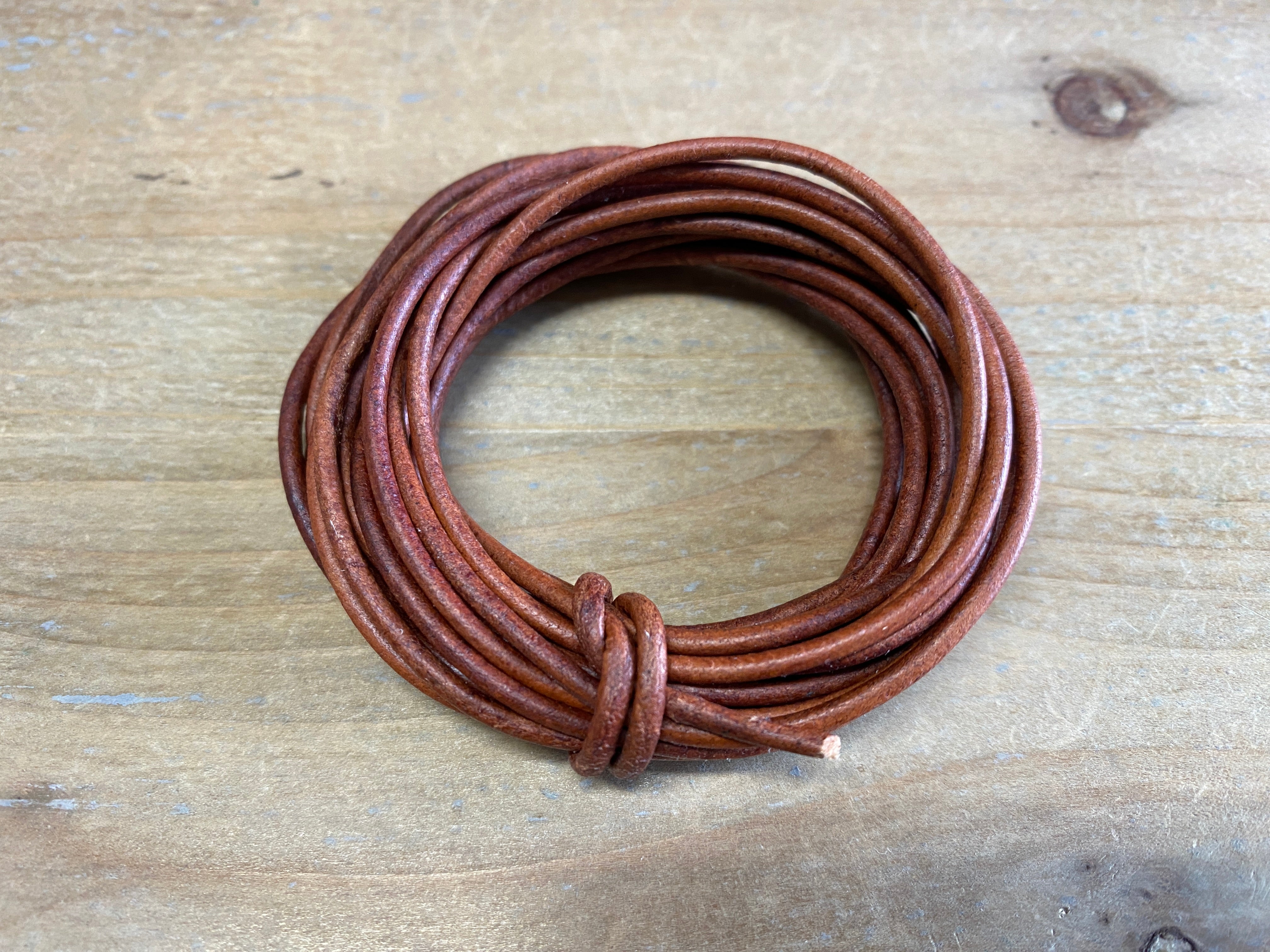 Cordon en cuir rond 2 mm, couleur 10 marron selle naturel
