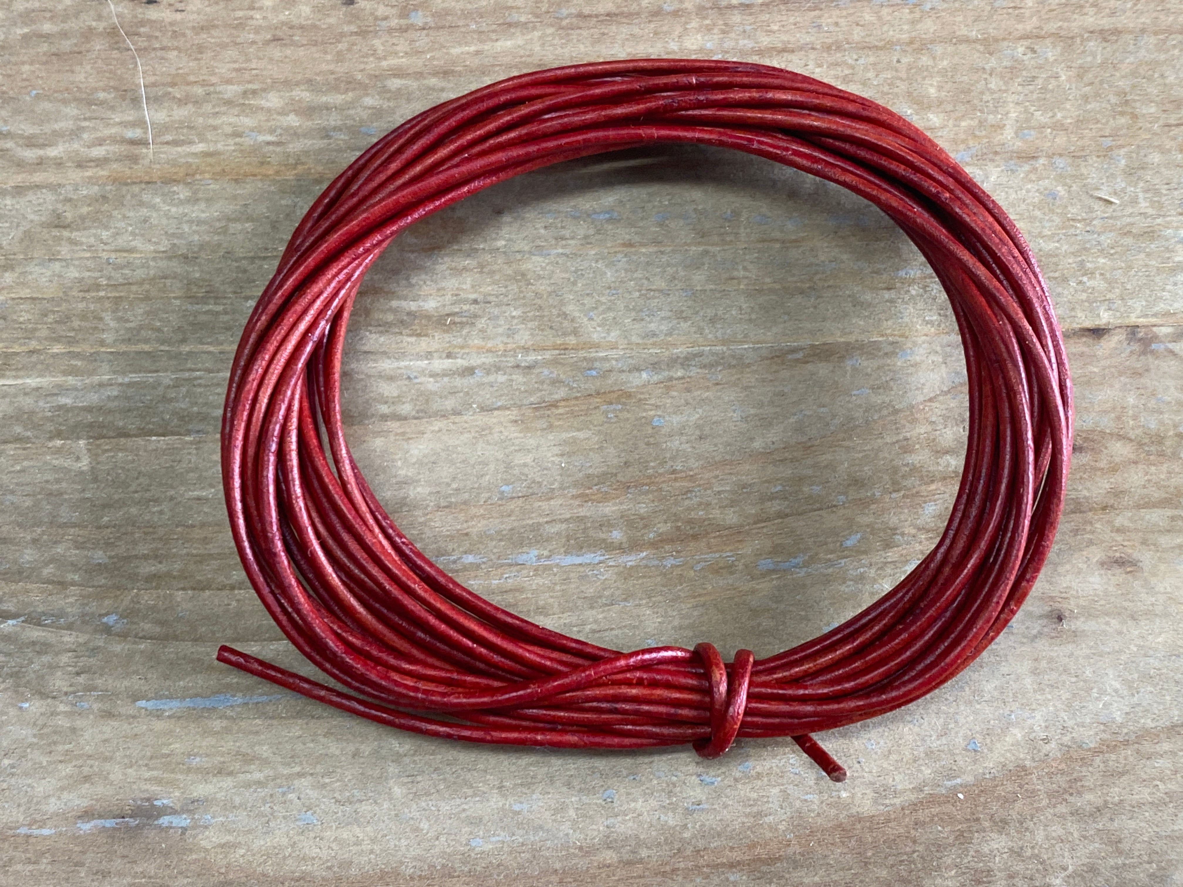 Cordoncino in cuoio tondo 1 mm, colore 14 rosso naturale