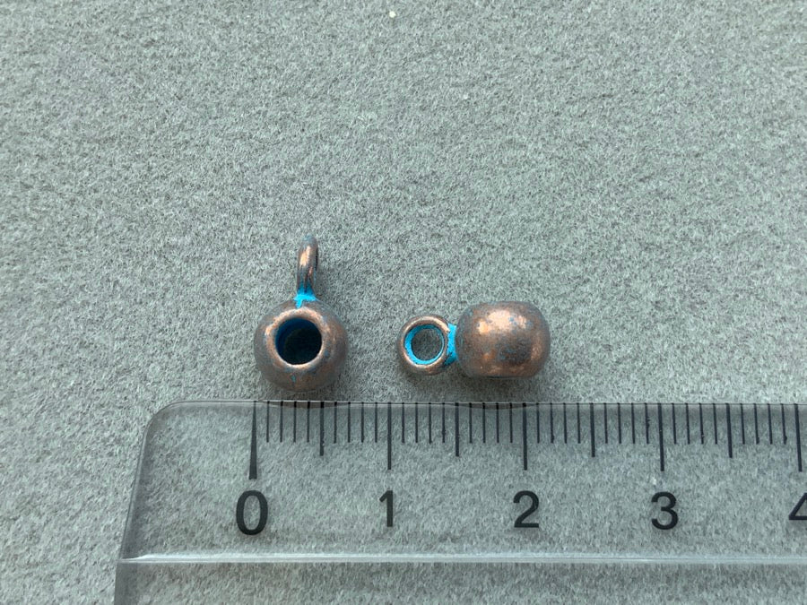 Perlina di metallo rotonda 7 mm con occhiello, blu rame 