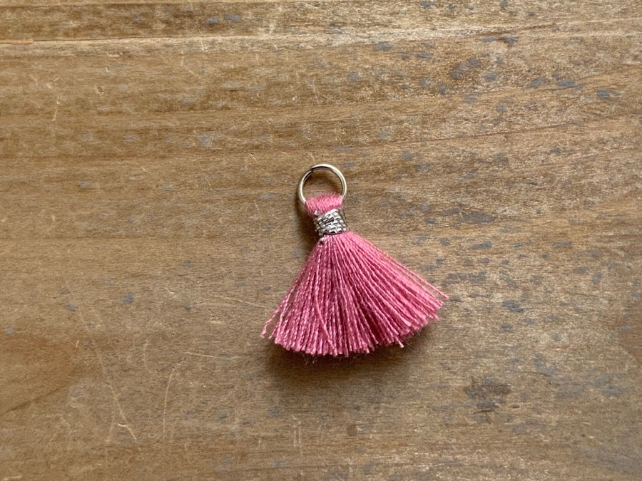 Pendentif pompon 1,5 cm, couleur argent, tearose