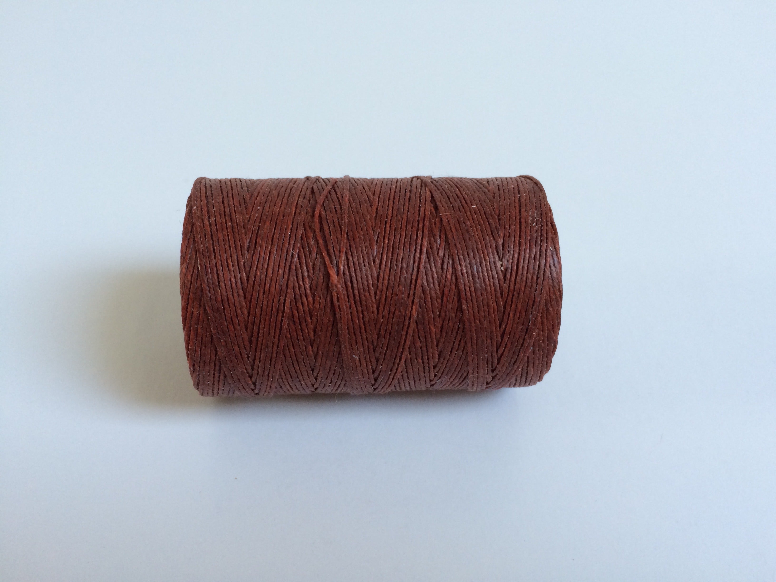 gewachstes Leinengarn / Irish Waxed Linen Farbe 13 dark rust 0.7mm