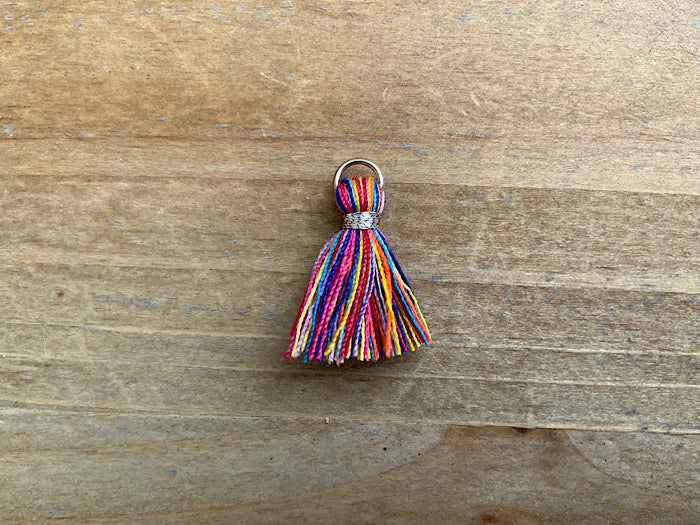 Pendentif pompon 1.5 cm, couleur argent, multicolore