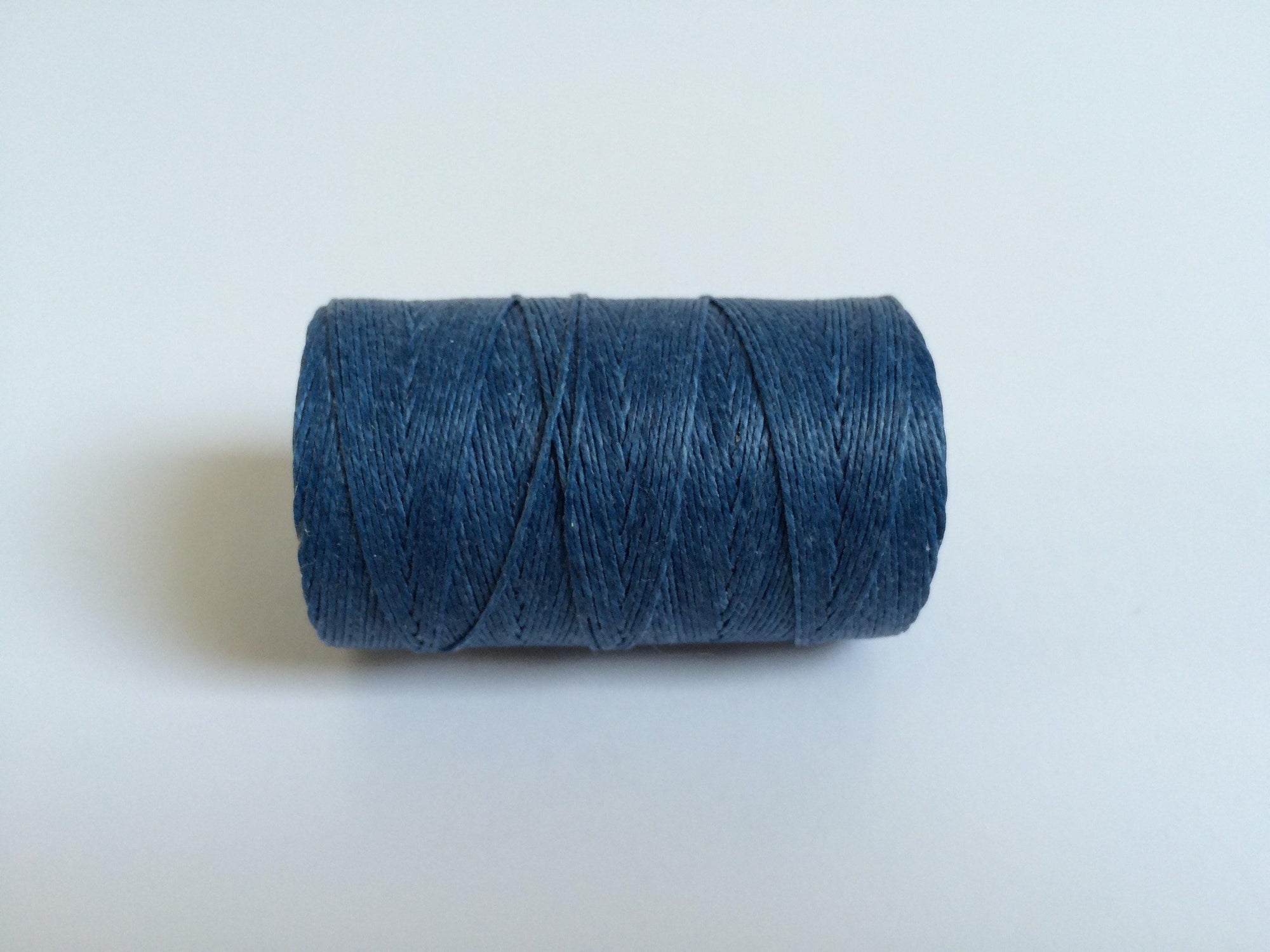 gewachstes Leinengarn / Irish Waxed Linen Farbe 26 royal blue 0.5 mm