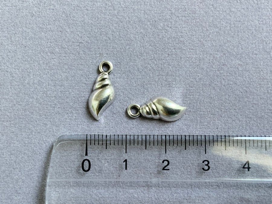 Pendentif en métal «coquille», couleur argent