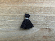 Pendentif pompon 1,5 cm, couleur argent, noir