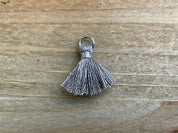 Ciondolo nappa 1,5 cm, colore argento, grigio