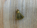 Ciondolo nappa 1,5 cm, colore oro, oliva