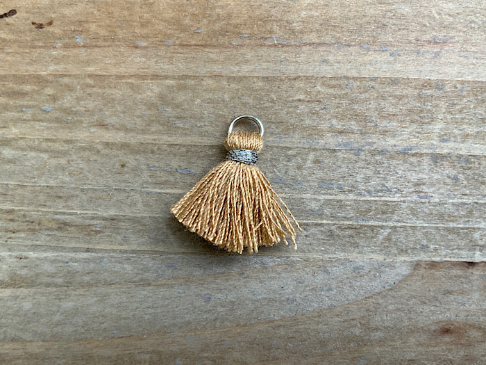 Pendentif pompon 1,5 cm, couleur argent, camel