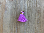 Pompon pendentif 1,5 cm, couleur or, violet clair