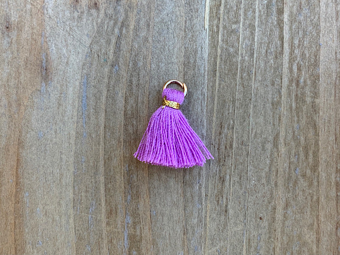 Pompon pendentif 1,5 cm, couleur or, violet clair