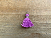Pendentif pompon 1,5 cm, couleur argent, violet clair