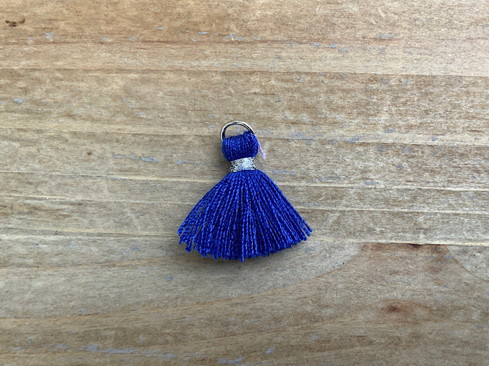 Pendentif pompon 1,5 cm, couleur argent, bleu