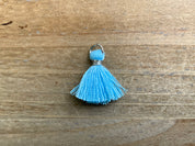 Pendentif pompon 1,5 cm, couleur argent, bleu clair