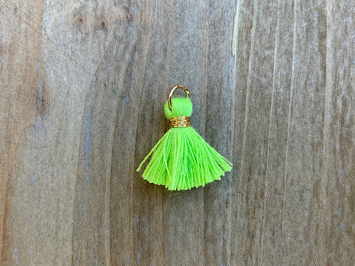 Pompon pendentif 1,5 cm, couleur or, vert clair