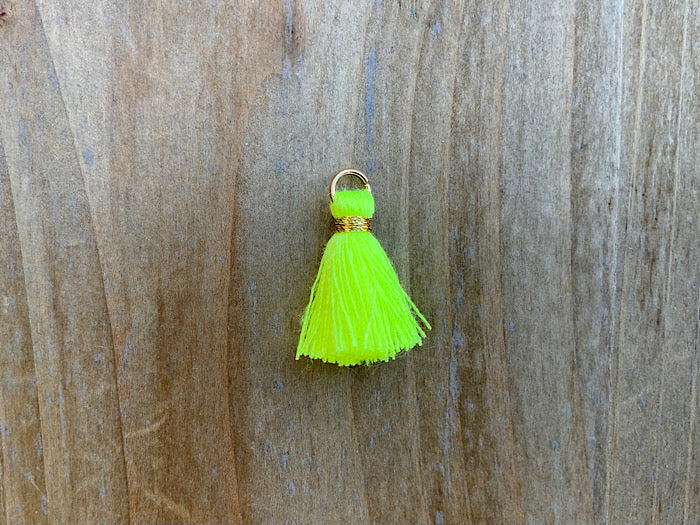 Pendentif pompon 1,5 cm, couleur or, jaune fluo
