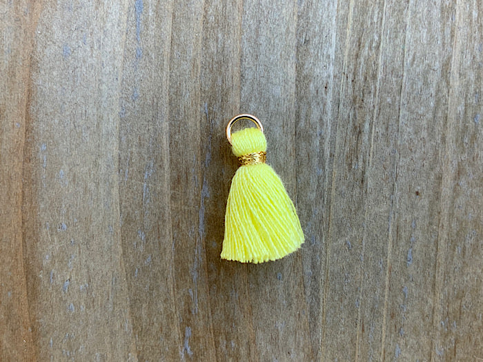 Pendentif pompon 1,5 cm, couleur or, jaune citron