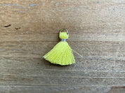 Pendentif pompon 1,5 cm, couleur argent, jaune citron