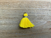 Pendentif pompon 1,5 cm, couleur argent, jaune soleil