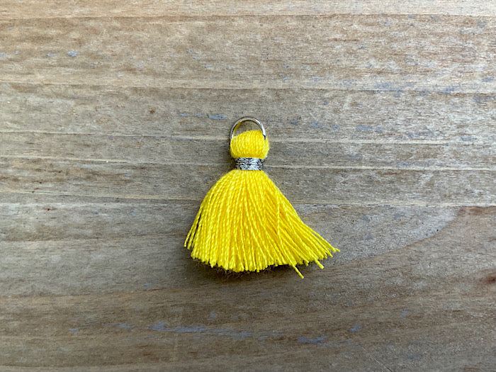 Pendentif pompon 1,5 cm, couleur argent, jaune soleil