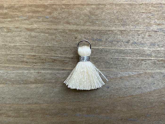 Nappa pendente 1,5 cm, colore argento, bianco sporco