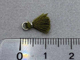 Anhänger Mini-Quaste 1 cm, Farbe silber, olive