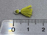 Anhänger Mini-Quaste 1 cm, Farbe silber, hell olive
