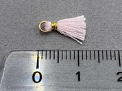Anhänger Mini-Quaste 1 cm, Farbe gold, rosa - bead&more
