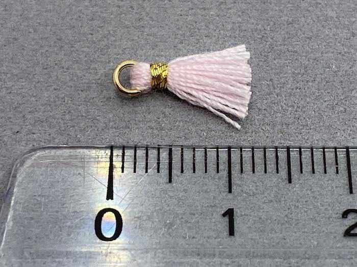 Anhänger Mini-Quaste 1 cm, Farbe gold, rosa - bead&more