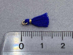 Anhänger Mini-Quaste 1 cm, Farbe gold, royal blau - bead&more