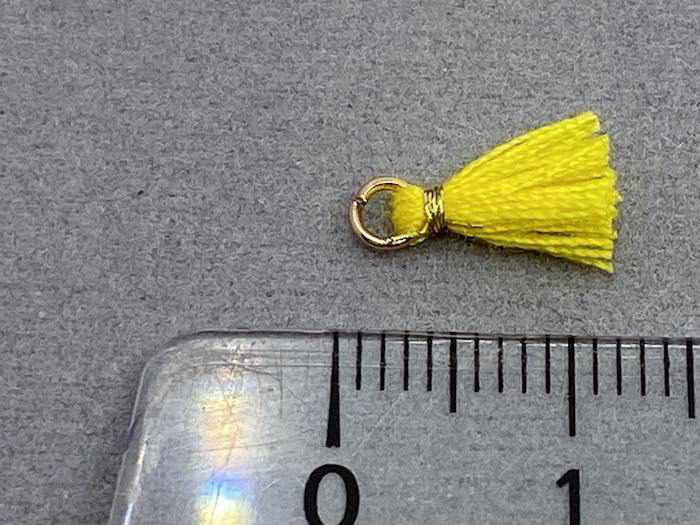 Anhänger Mini-Quaste 1 cm, Farbe gold, sonnengelb - bead&more