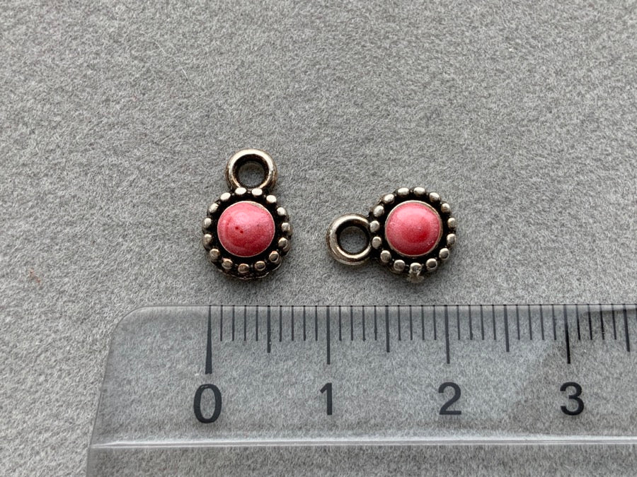 Ciondolo in metallo "tondo", colore rosa corallo - argento antico