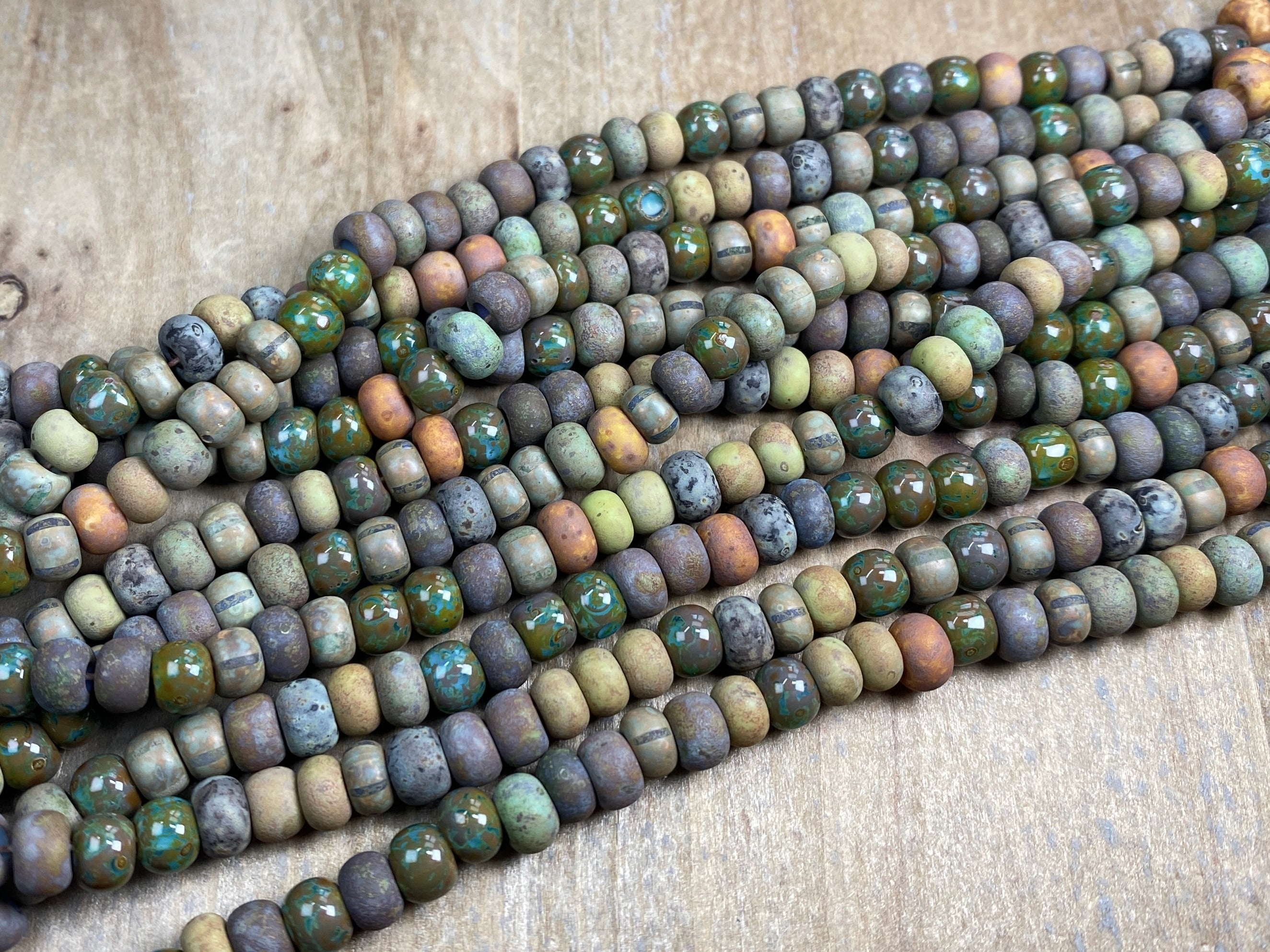 Perle di vetro Picasso invecchiato 6 mm - colore Rainforest Mix