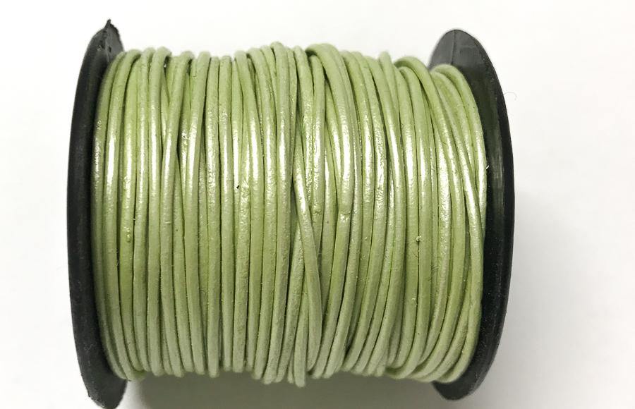 Lederkordel rund 1 mm, Farbe 30 metallic spring green - bead&more