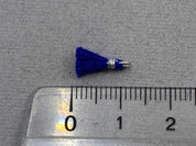 Anhänger Mini-Quaste 1 cm, Farbe silber, royal blau - bead&more