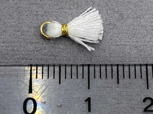Anhänger Mini-Quaste 1 cm, Farbe gold, weiss - bead&more